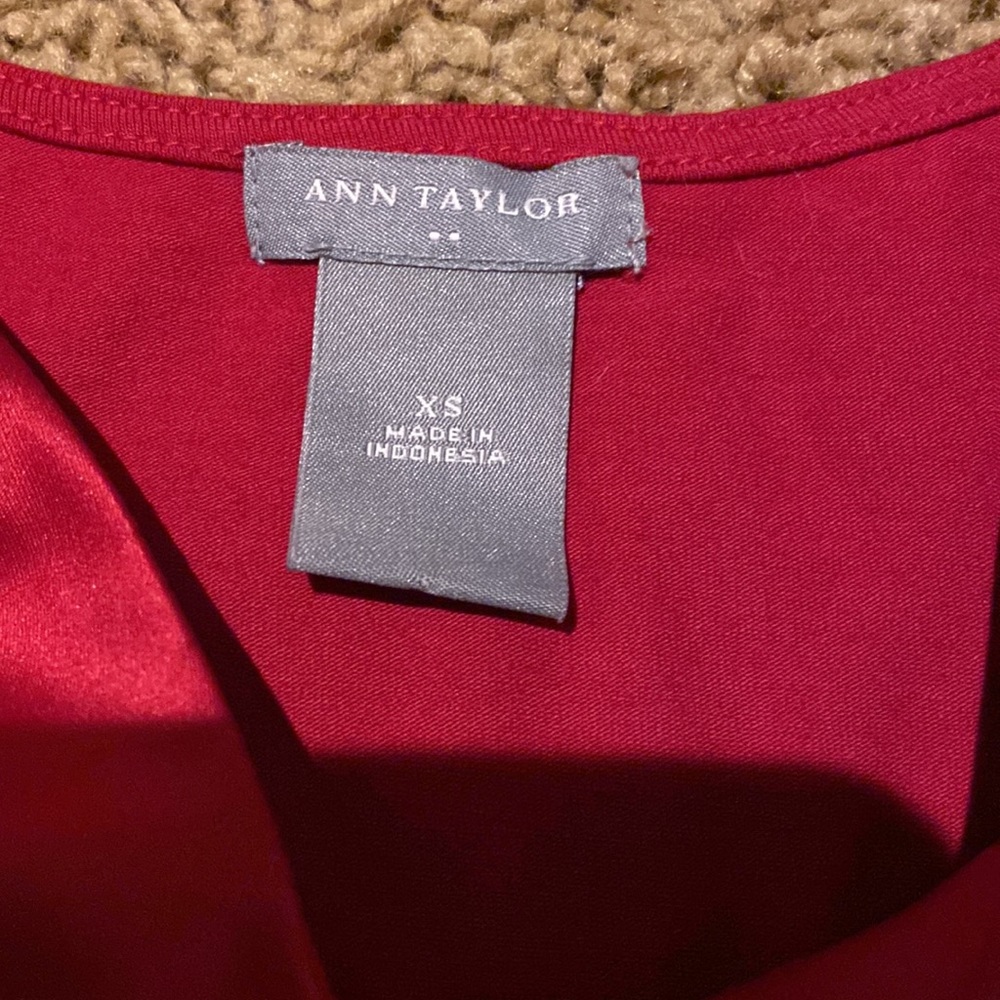 EUC ANN TAYLOR DEEP RED CAMISOLE SIZE XS - Picture 2 of 6